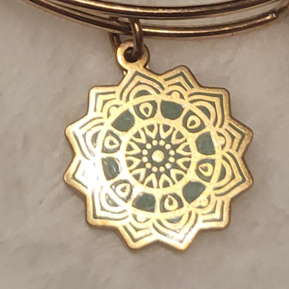 Alex and Ani heart chakra Adjustable Like New - Picture 2 of 3